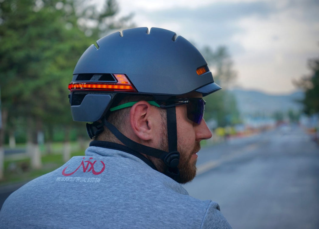 The Man Have Smart Helmet | Livall