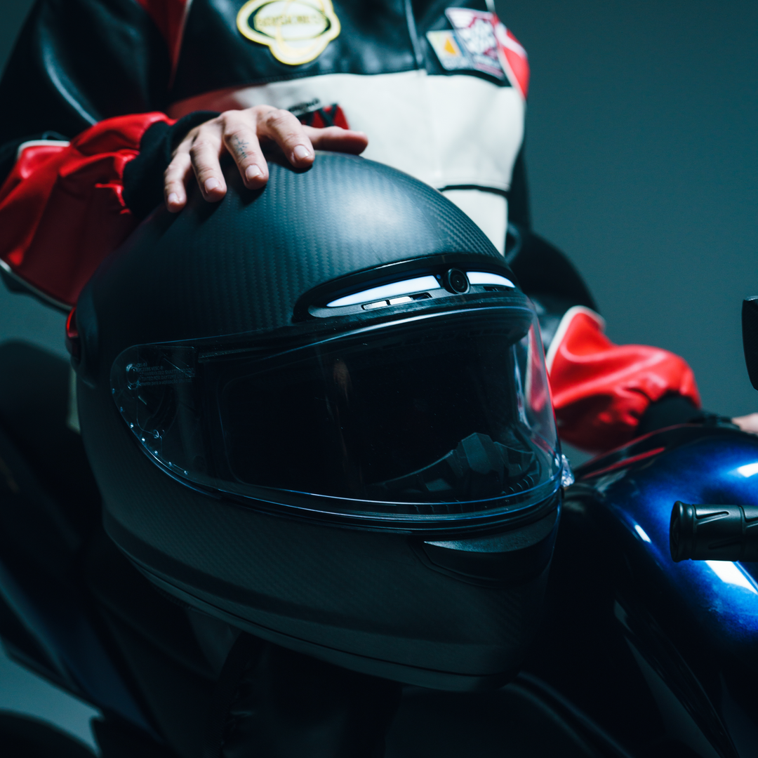 LIVALL MC1 PRO Carbon Fiber Motorcycle Smart Helmet Matt Black / XL 23.62-24.01 in (60-61 cm) LIVALL MC1 PRO Carbon Fiber Motorcycle Smart Helmet Matt Black / XL 23.62-24.01 in (60-61 cm)